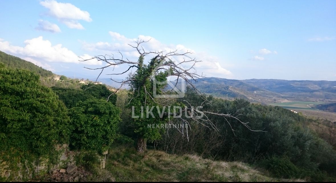 Terreno Oprtalj, 600m2