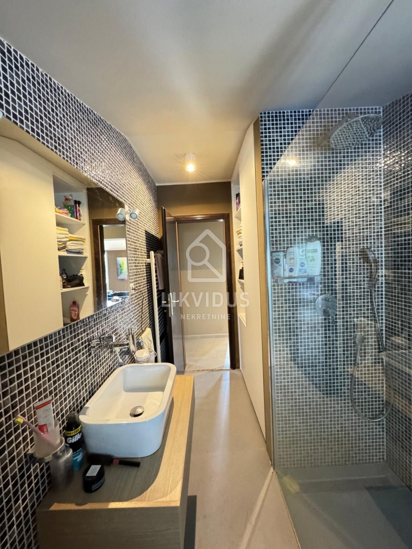 Commerciale Pješčana Uvala, Medulin, 424,25m2