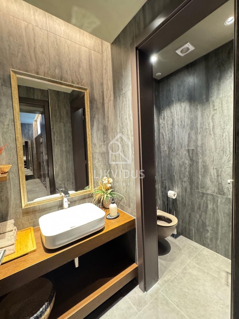 Commerciale Pješčana Uvala, Medulin, 424,25m2