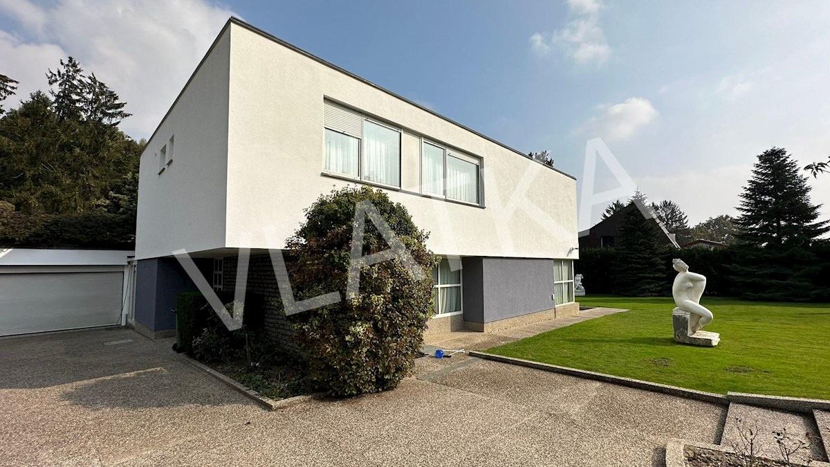 CASA DI LUSSO CON PISCINA E AMPIO GIARDINO – MLINOVI