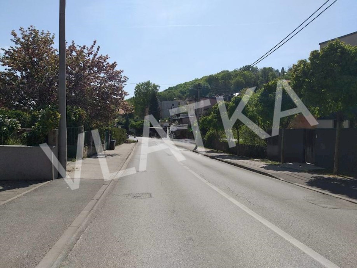 CASA DI LUSSO CON PISCINA E AMPIO GIARDINO – MLINOVI