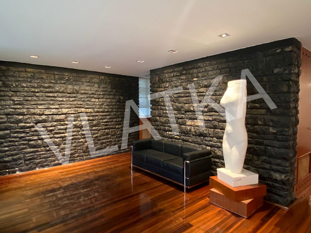 CASA DI LUSSO CON PISCINA E AMPIO GIARDINO – MLINOVI