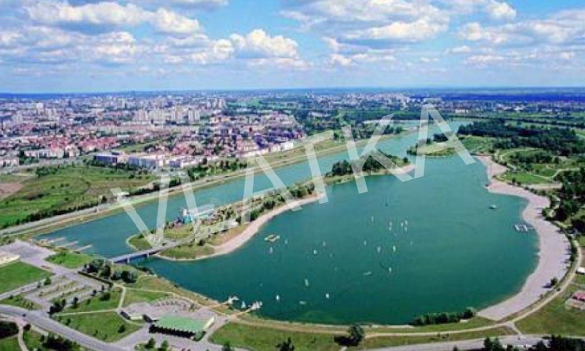 NUOVO EDIFICIO SU JARUN, PRIMA FILA SUL LAGO – APPARTAMENTO CON GIARDINO!