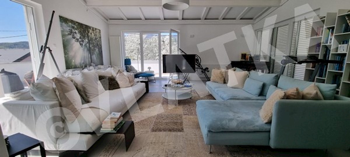 CASA UNIFAMILIARE NELLA NATURA CON GIARDINO E GARAGE