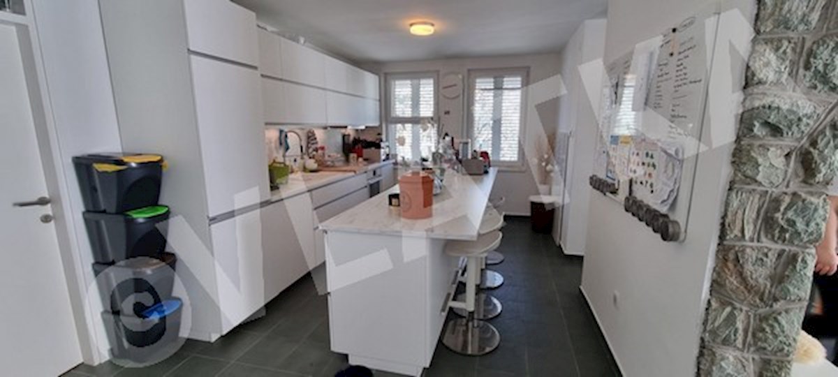 CASA UNIFAMILIARE NELLA NATURA CON GIARDINO E GARAGE