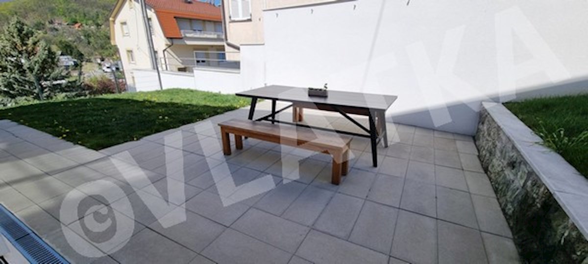 CASA UNIFAMILIARE NELLA NATURA CON GIARDINO E GARAGE