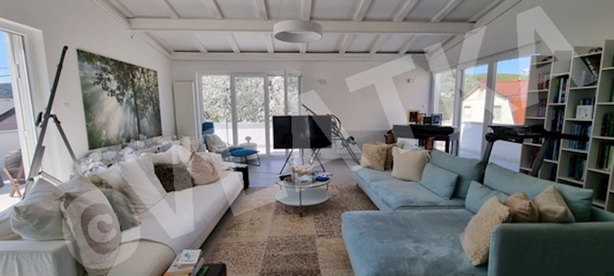 CASA UNIFAMILIARE NELLA NATURA CON GIARDINO E GARAGE