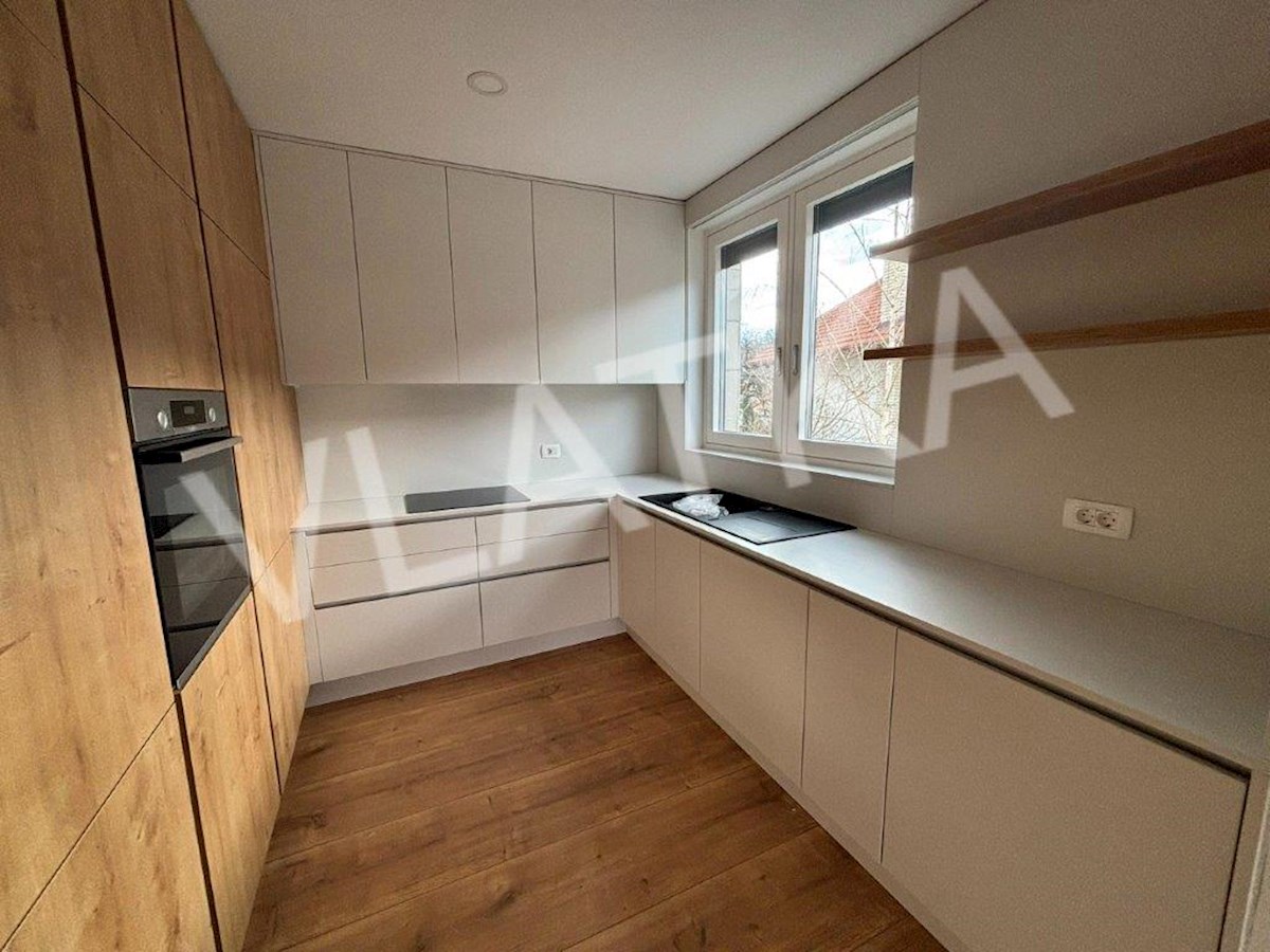 CASA CON 5 CAMERE CON GIARDINO E GARAGE