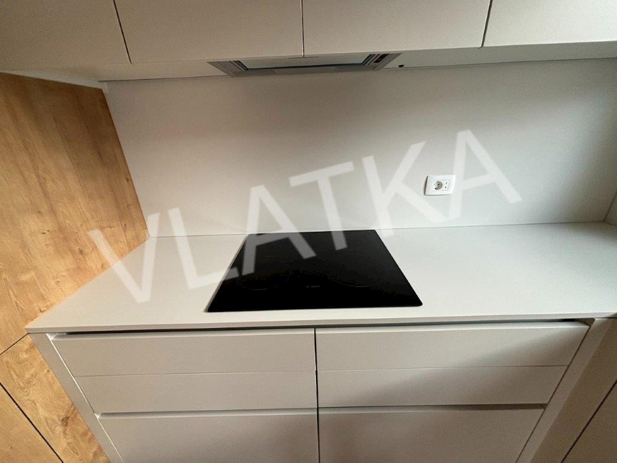 CASA CON 5 CAMERE CON GIARDINO E GARAGE