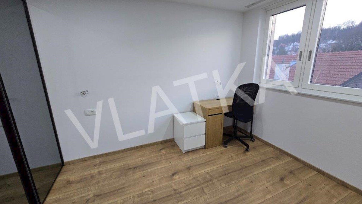 CASA CON 5 CAMERE CON GIARDINO E GARAGE