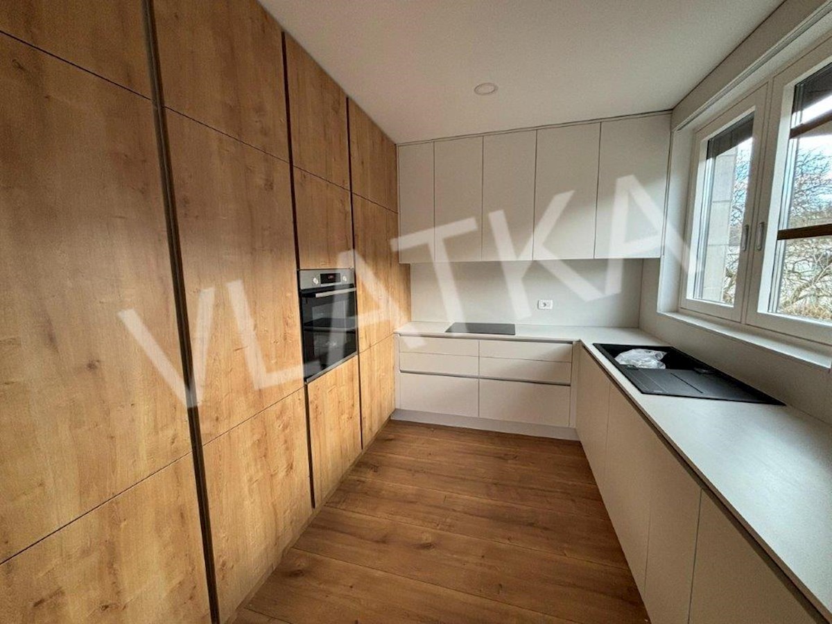 CASA CON 5 CAMERE CON GIARDINO E GARAGE