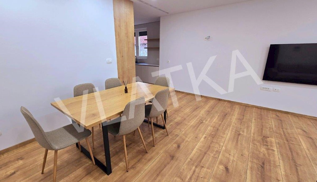 CASA CON 5 CAMERE CON GIARDINO E GARAGE