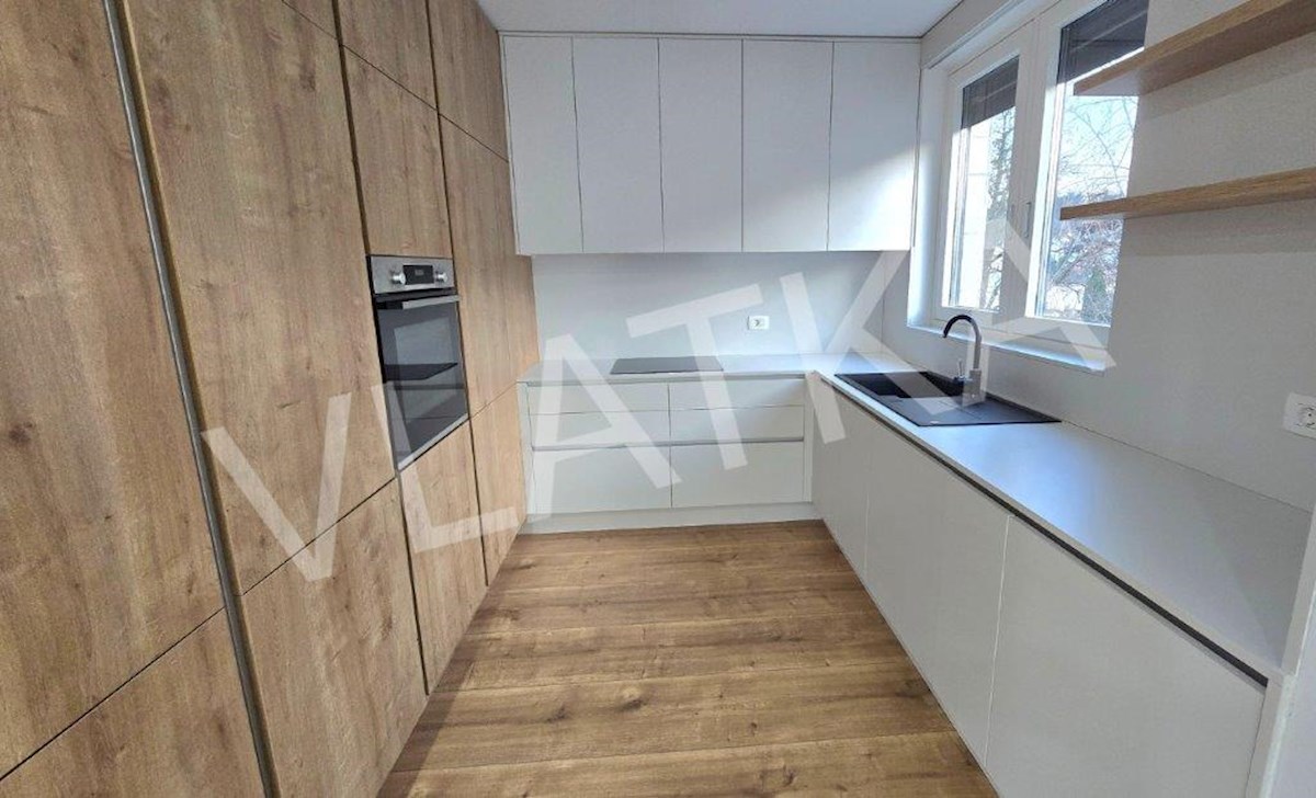 CASA CON 5 CAMERE CON GIARDINO E GARAGE