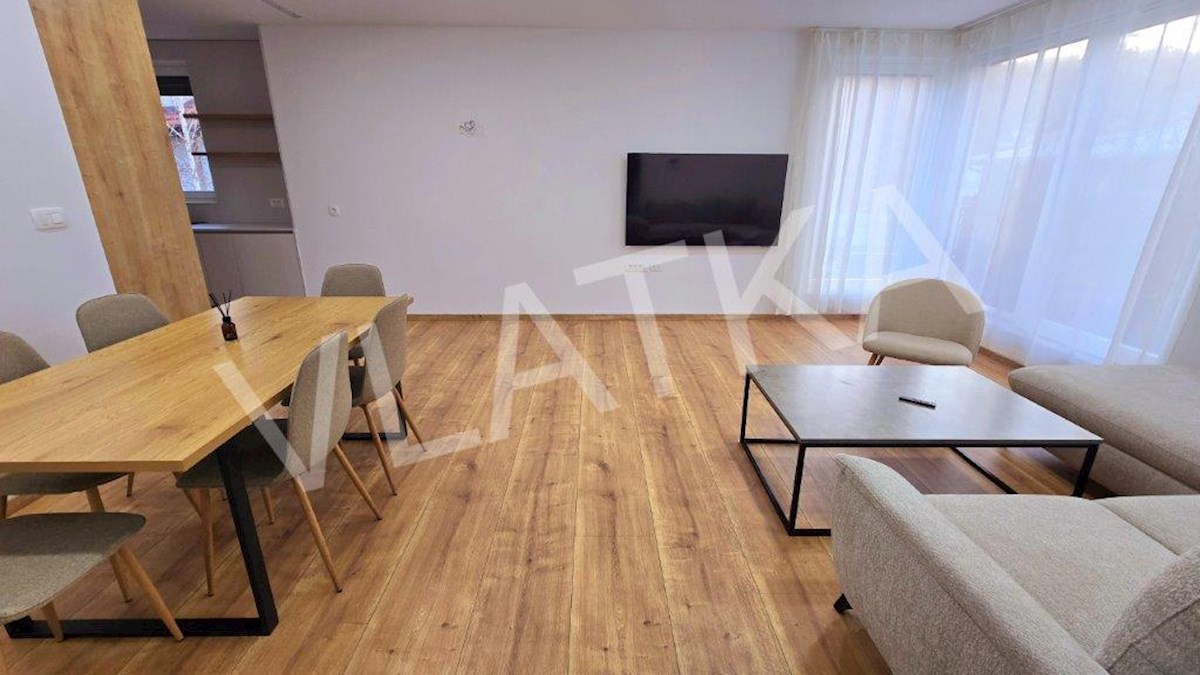 CASA CON 5 CAMERE CON GIARDINO E GARAGE