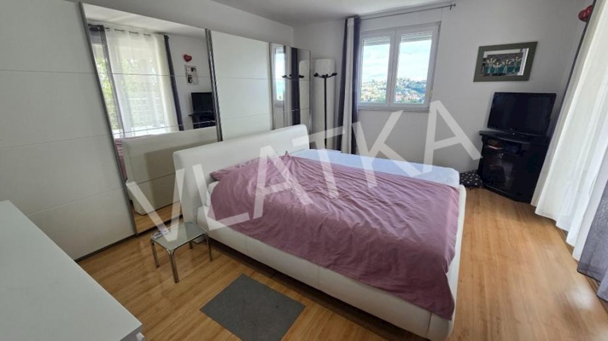 CASA MODERNA CON 7 CAMERE E VISTA SULLA CITTÀ – PODSLJEME