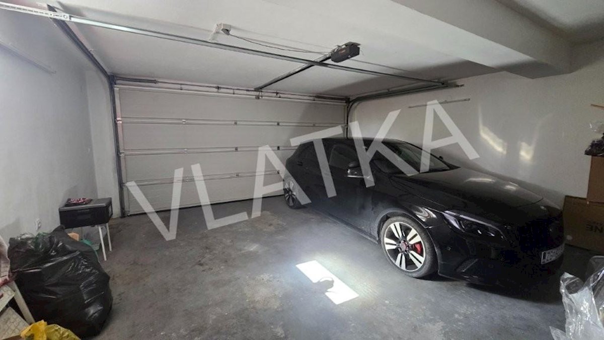 CASA MODERNA CON 7 CAMERE E VISTA SULLA CITTÀ – PODSLJEME