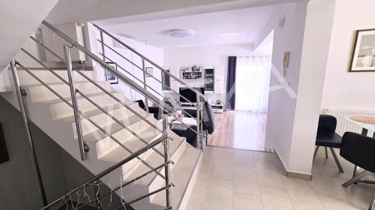 CASA MODERNA CON 7 CAMERE E VISTA SULLA CITTÀ – PODSLJEME