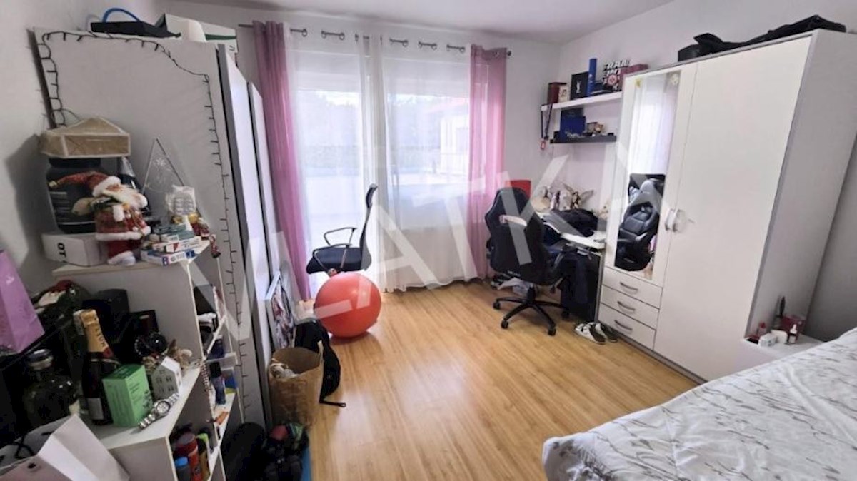 CASA MODERNA CON 7 CAMERE E VISTA SULLA CITTÀ – PODSLJEME