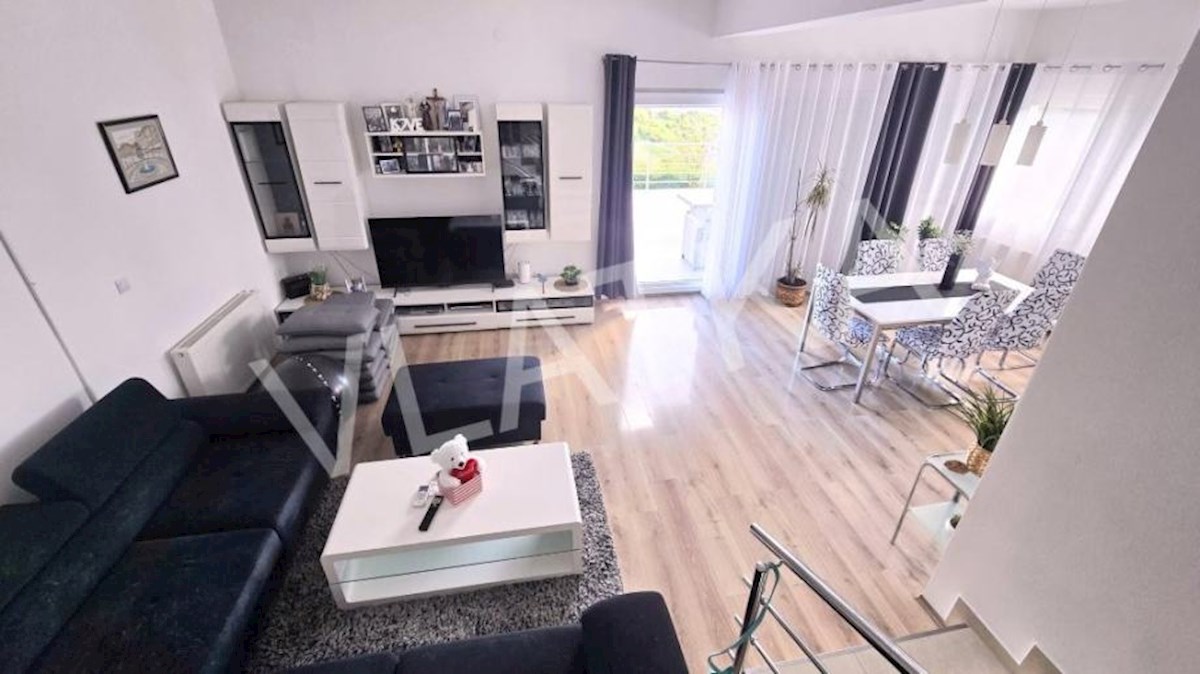 CASA MODERNA CON 7 CAMERE E VISTA SULLA CITTÀ – PODSLJEME