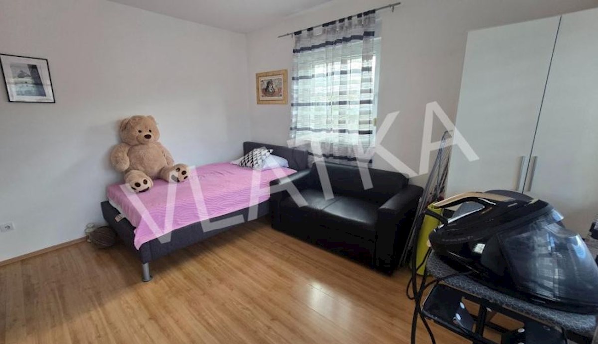 CASA MODERNA CON 7 CAMERE E VISTA SULLA CITTÀ – PODSLJEME