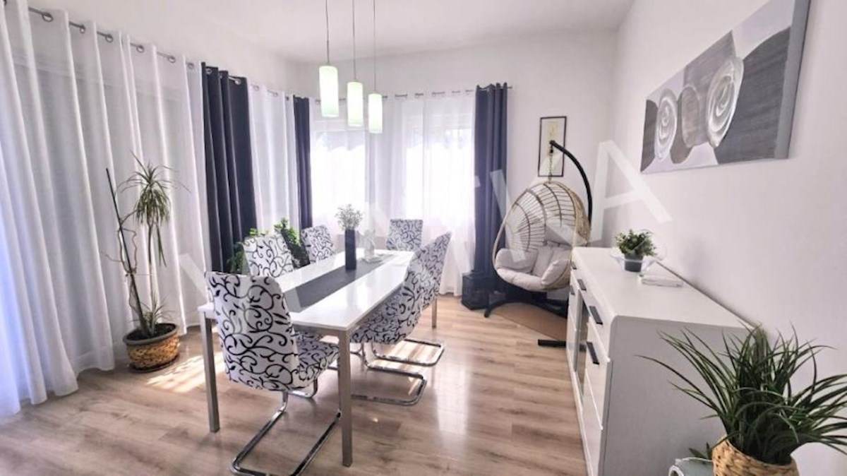 CASA MODERNA CON 7 CAMERE E VISTA SULLA CITTÀ – PODSLJEME