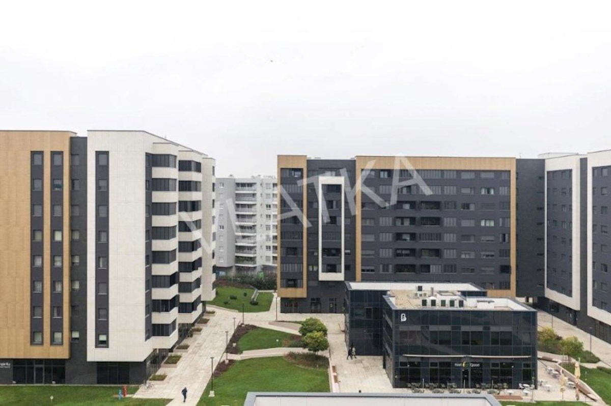 LUSSO APPARTAMENTO DI 4 LOCALI CON LOGGIA E 2 POSTI GARAGE (EDIFICIO VMD)