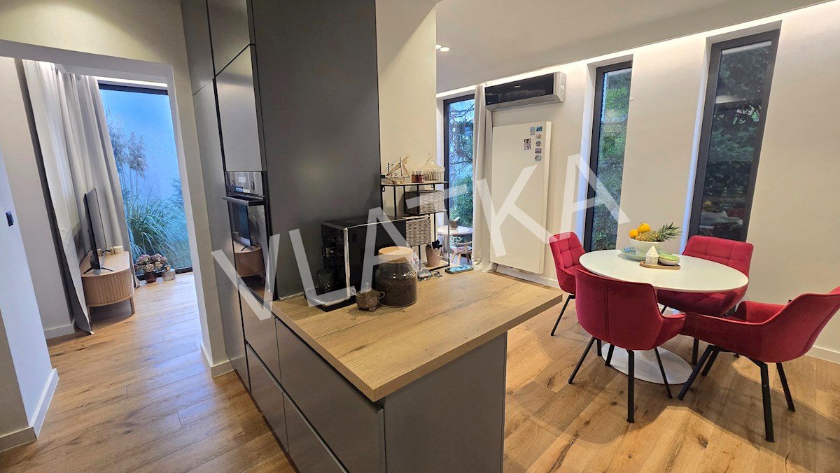 CASA MODERNA DI 5 LOCALI A TUŠKANAC