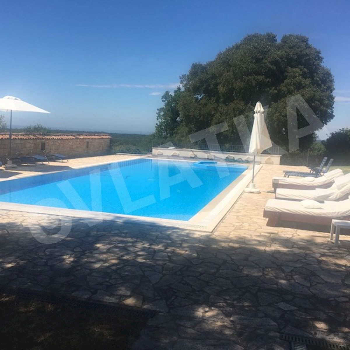 BELLISSIMA VILLA IN PIETRA CON PISCINA A 8 KM DAL MARE