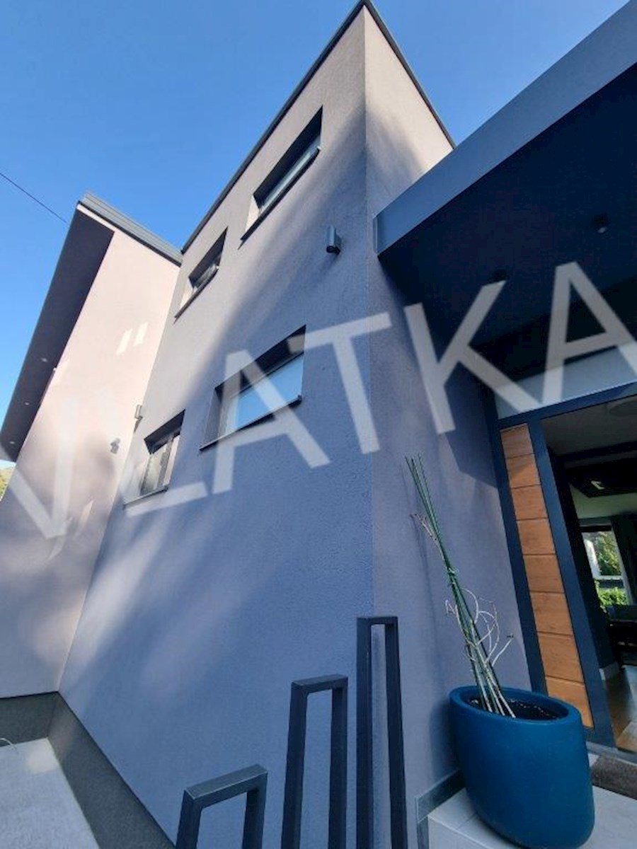 VILLA DI LUSSO MLINOVI CON 5 POSTI AUTO