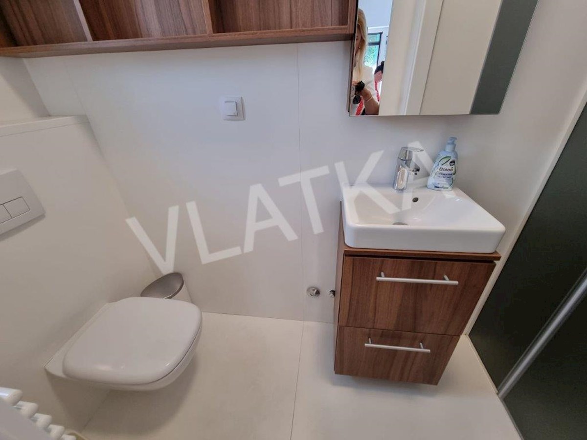 CASA MODERNA CON 9 CAMERE  A MLINOVI