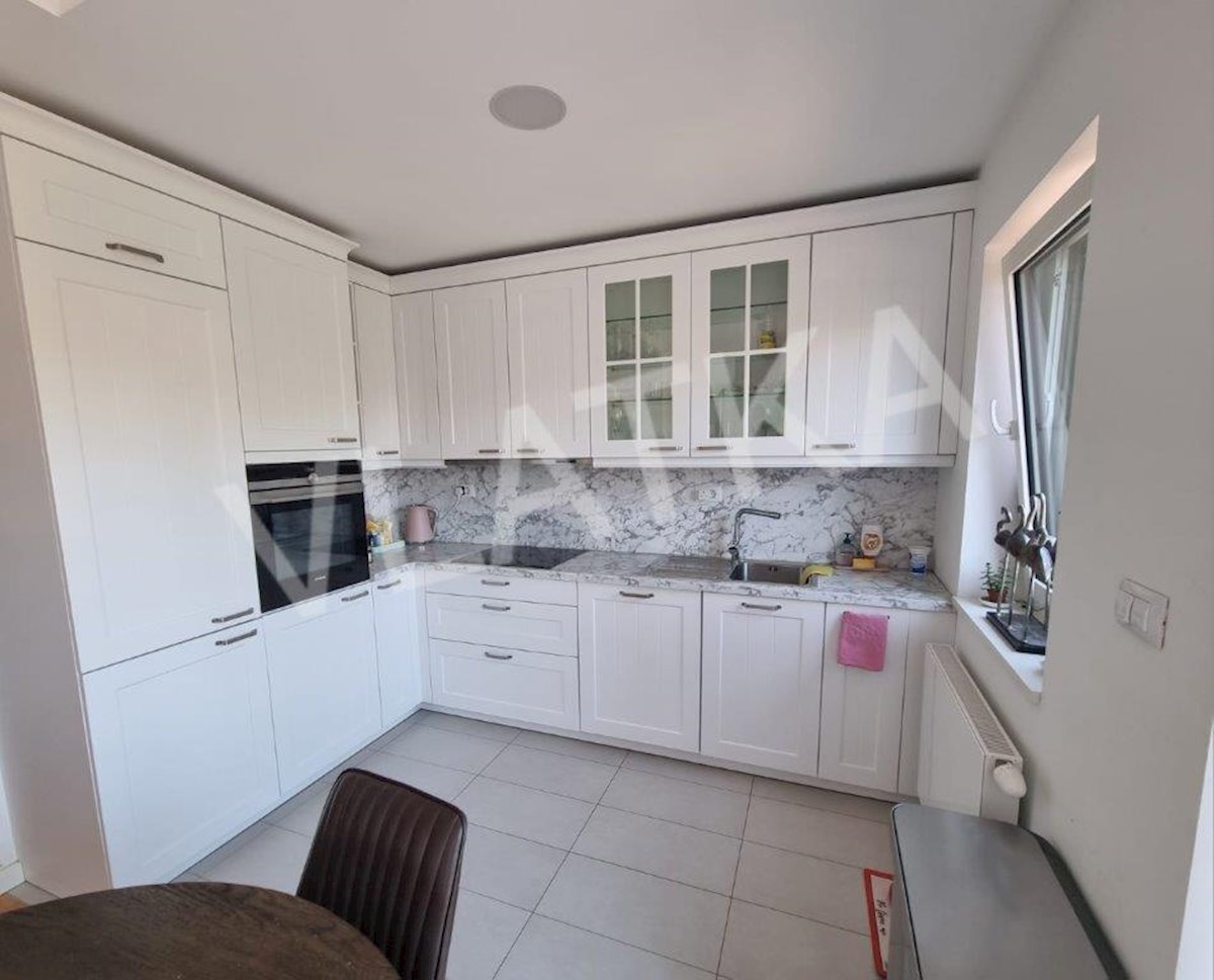 CASA MODERNA CON 9 CAMERE  A MLINOVI