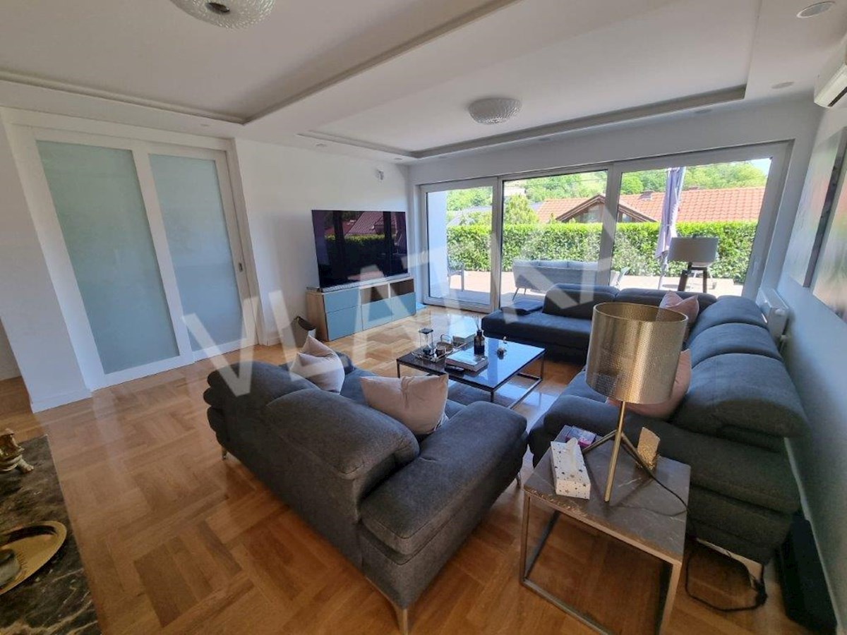 CASA MODERNA CON 9 CAMERE  A MLINOVI