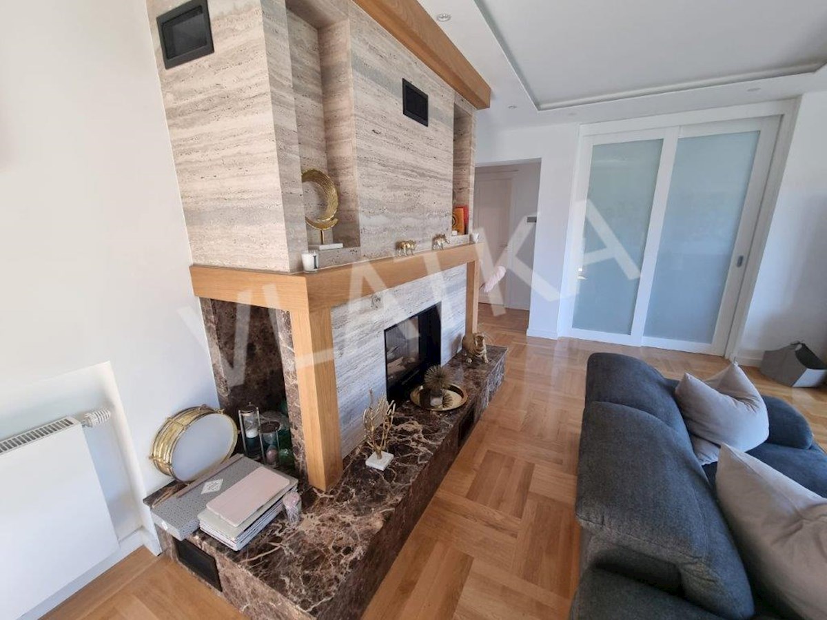 CASA MODERNA CON 9 CAMERE  A MLINOVI