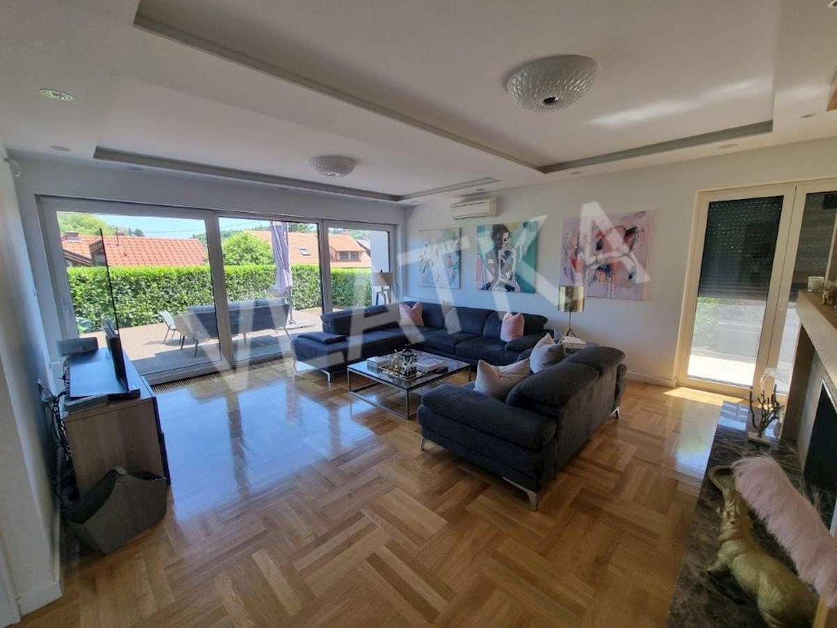 CASA MODERNA CON 9 CAMERE  A MLINOVI