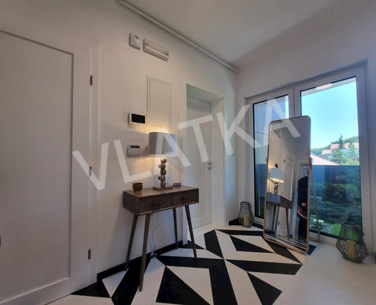 CASA MODERNA CON 9 CAMERE  A MLINOVI