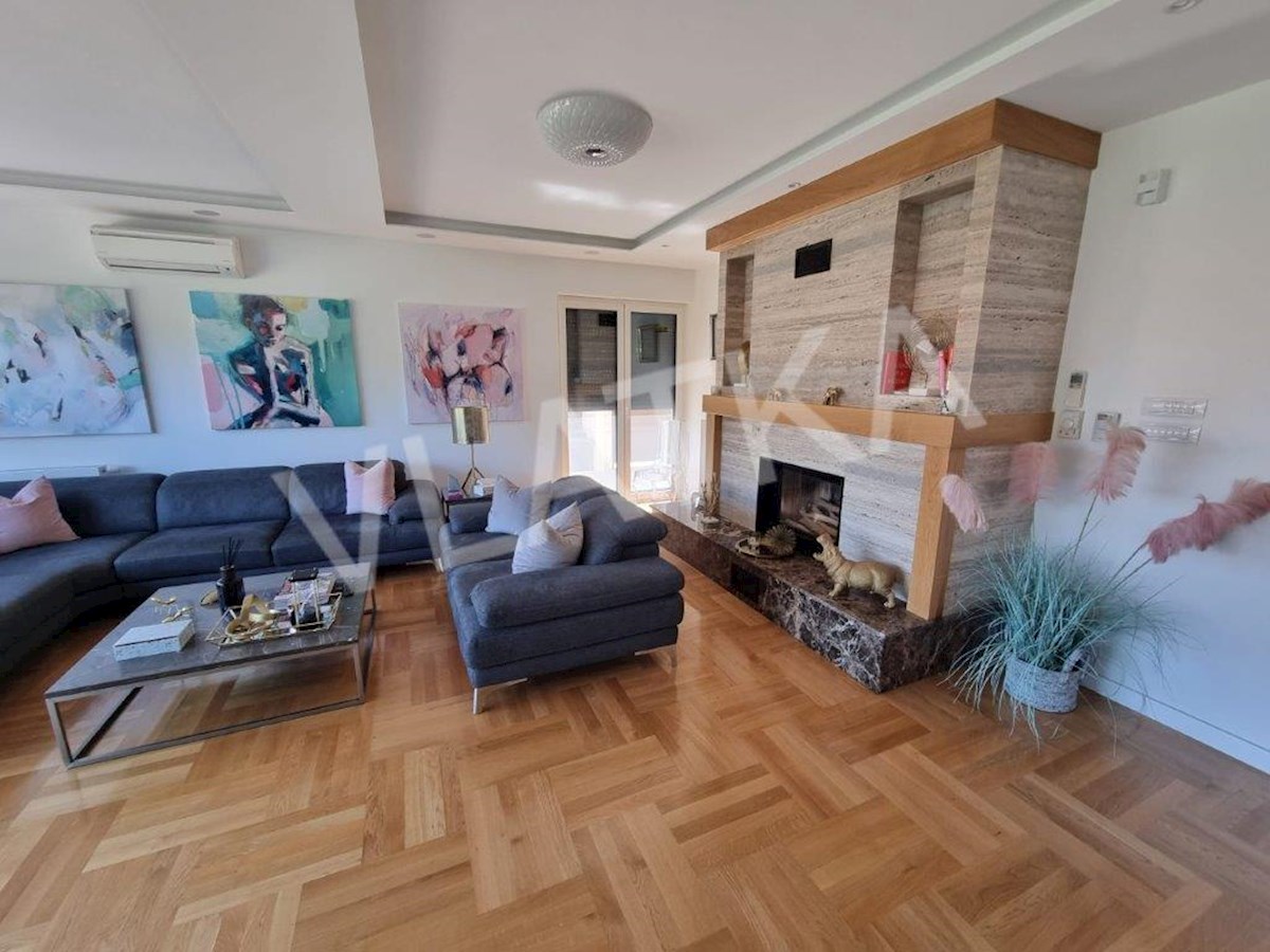 CASA MODERNA CON 9 CAMERE  A MLINOVI