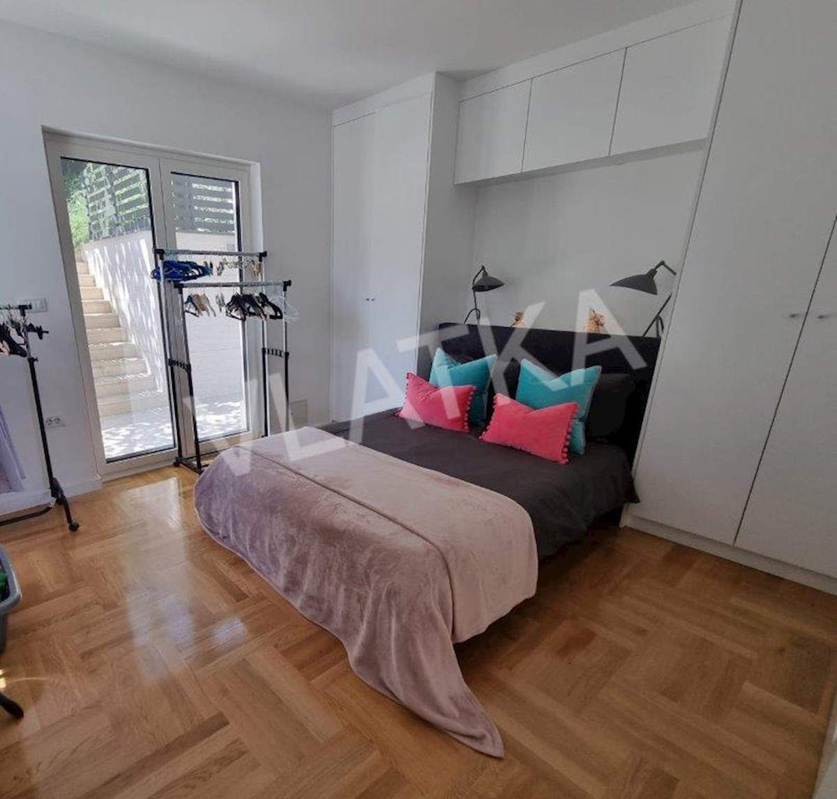 CASA MODERNA CON 9 CAMERE  A MLINOVI