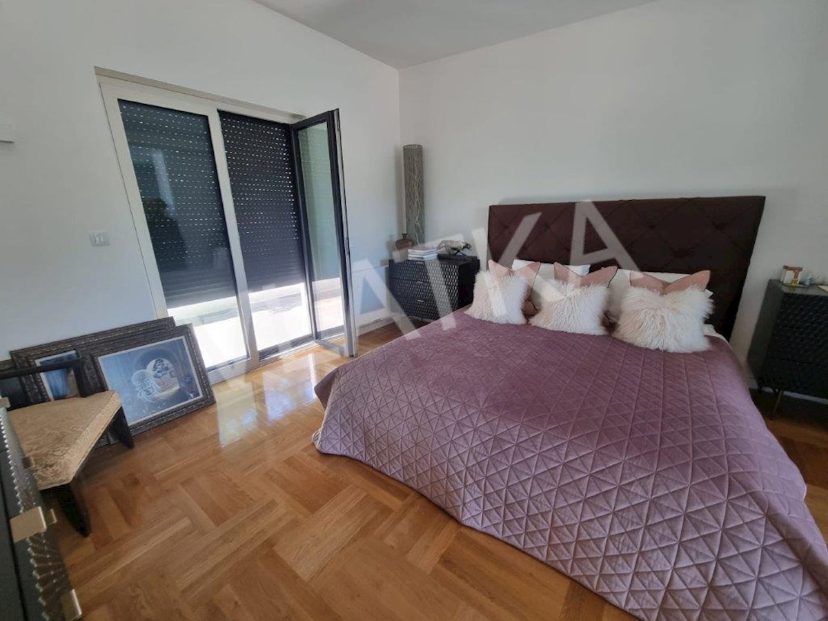 CASA MODERNA CON 9 CAMERE  A MLINOVI