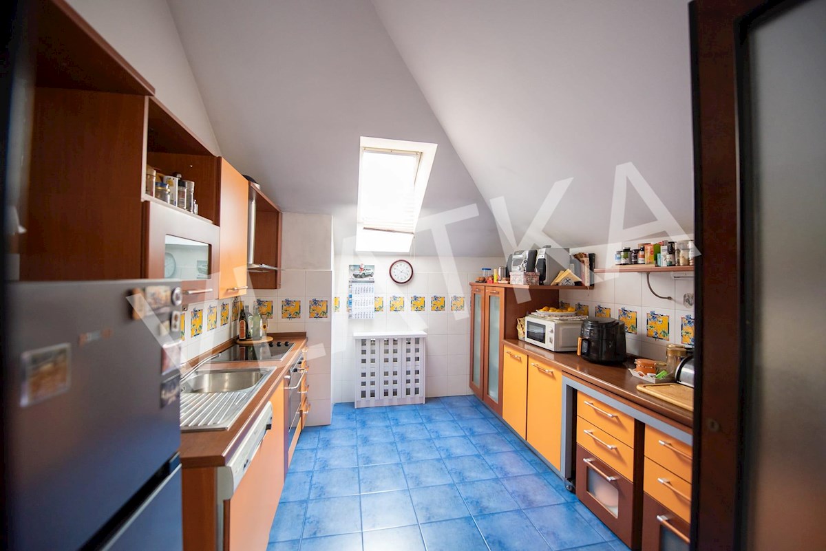 ATTICO CON 4 CAMERE IN UNA POSIZIONE FENOMENALE VICINO AL PARCO MAKSIMIR