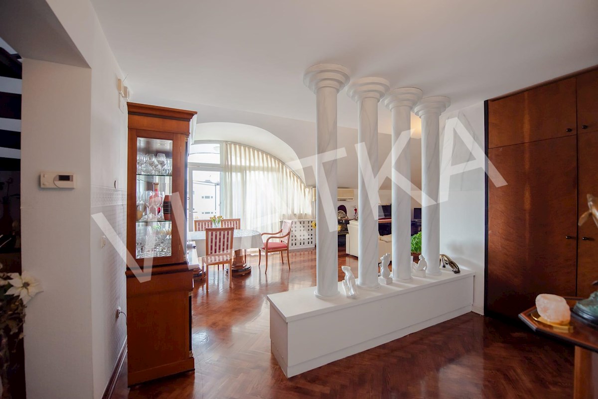 ATTICO CON 4 CAMERE IN UNA POSIZIONE FENOMENALE VICINO AL PARCO MAKSIMIR