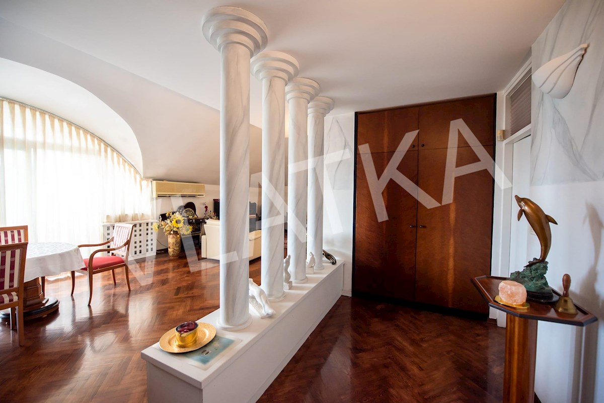 ATTICO CON 4 CAMERE IN UNA POSIZIONE FENOMENALE VICINO AL PARCO MAKSIMIR