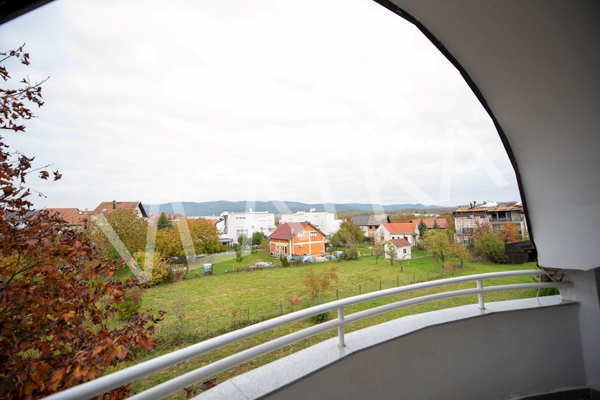 ATTICO CON 4 CAMERE IN UNA POSIZIONE FENOMENALE VICINO AL PARCO MAKSIMIR