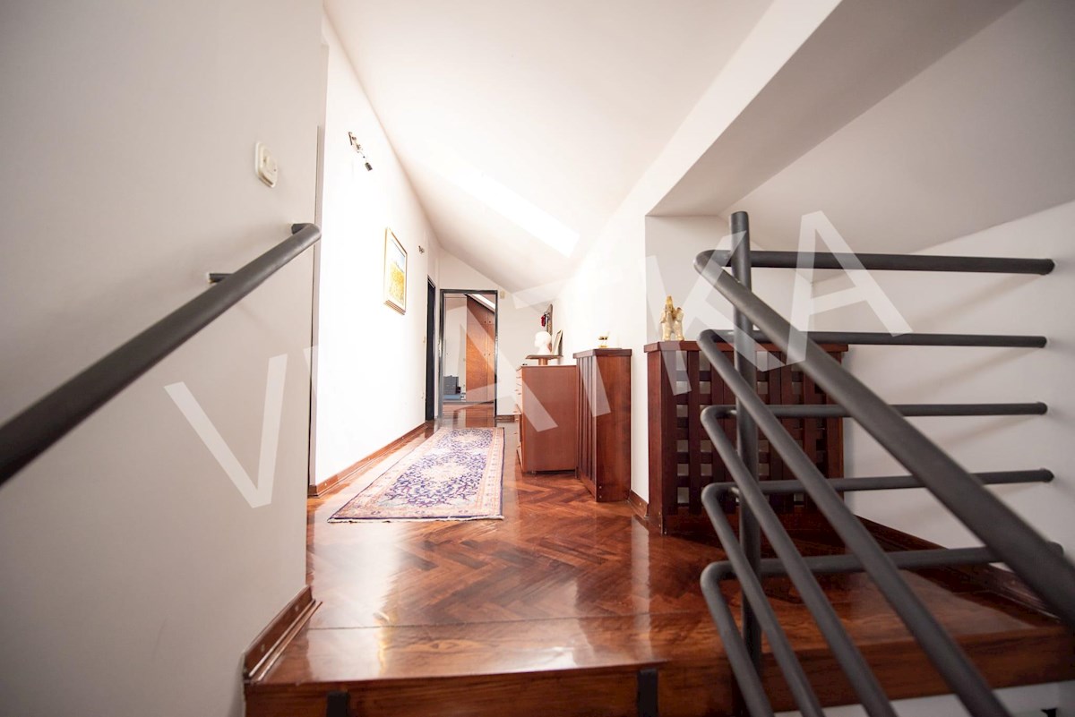 ATTICO CON 4 CAMERE IN UNA POSIZIONE FENOMENALE VICINO AL PARCO MAKSIMIR