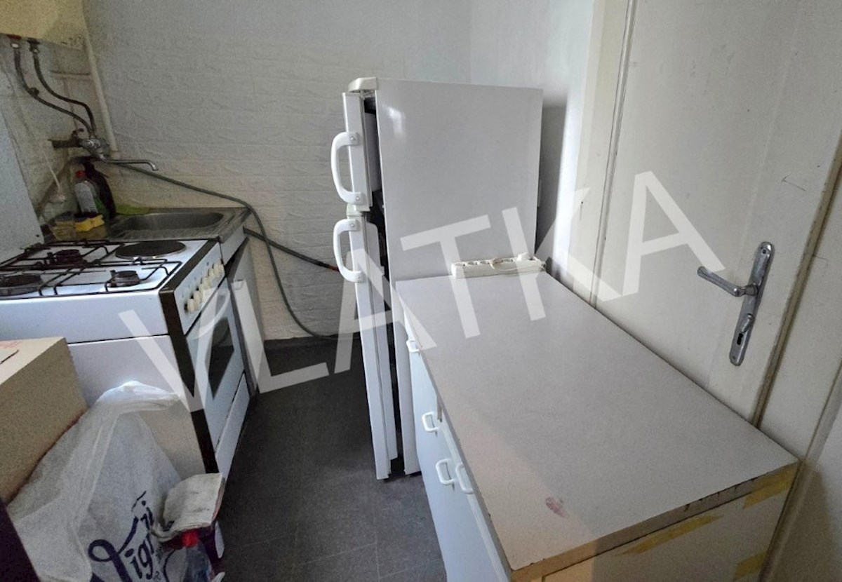 APPARTAMENTO CON 2 CAMERE AL 1° PIANO CON BALCONE E PARCHEGGIO A KNEŽIJA