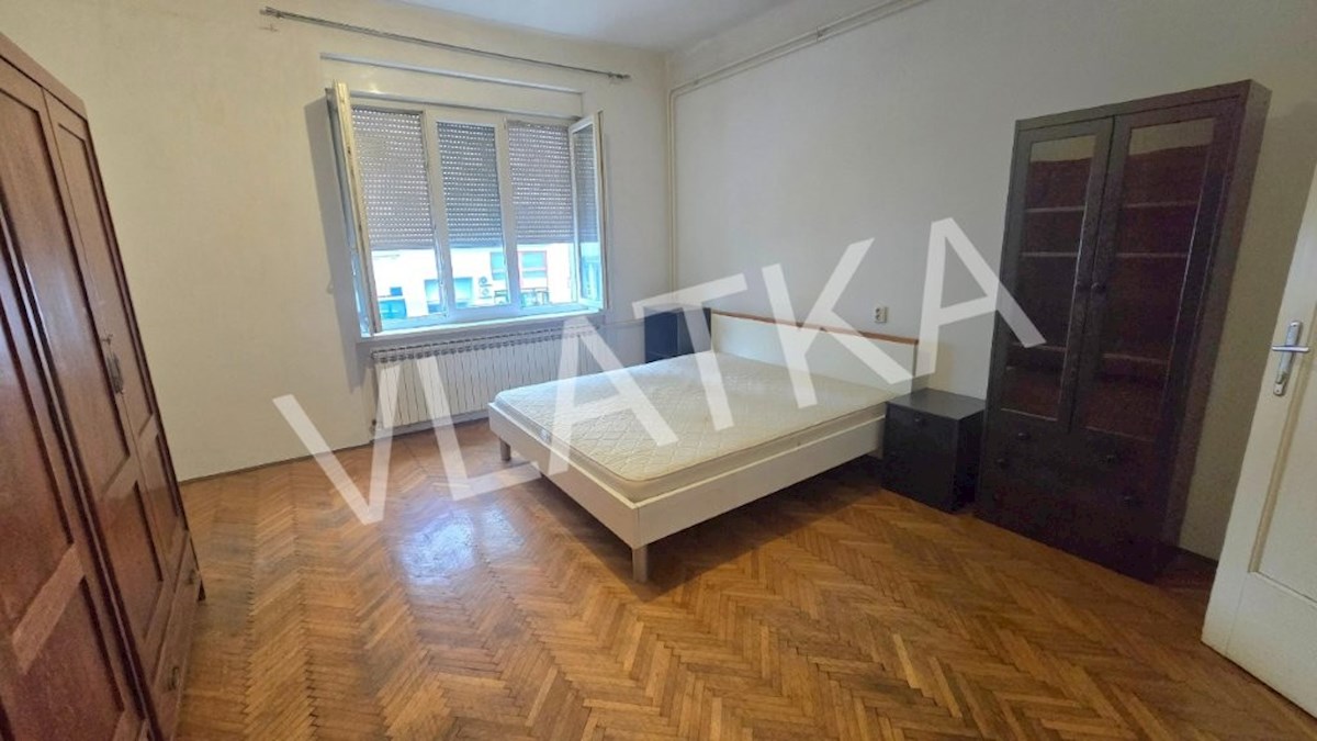 APPARTAMENTO CON 2 CAMERE AL 1° PIANO CON BALCONE E PARCHEGGIO A KNEŽIJA