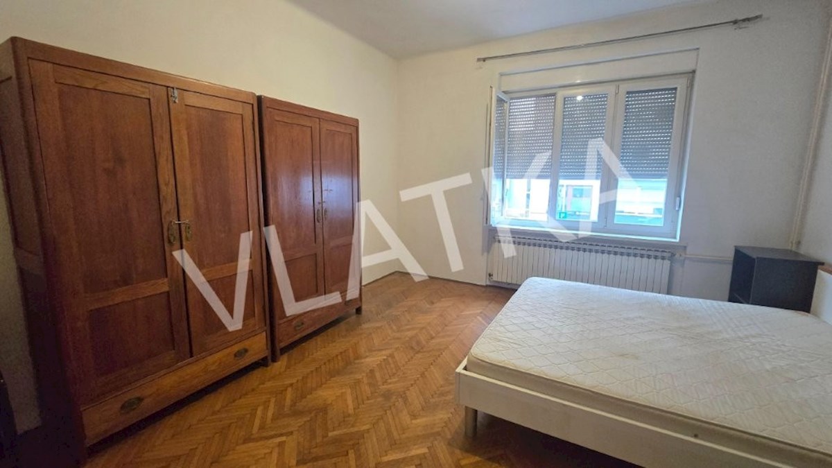 APPARTAMENTO CON 2 CAMERE AL 1° PIANO CON BALCONE E PARCHEGGIO A KNEŽIJA