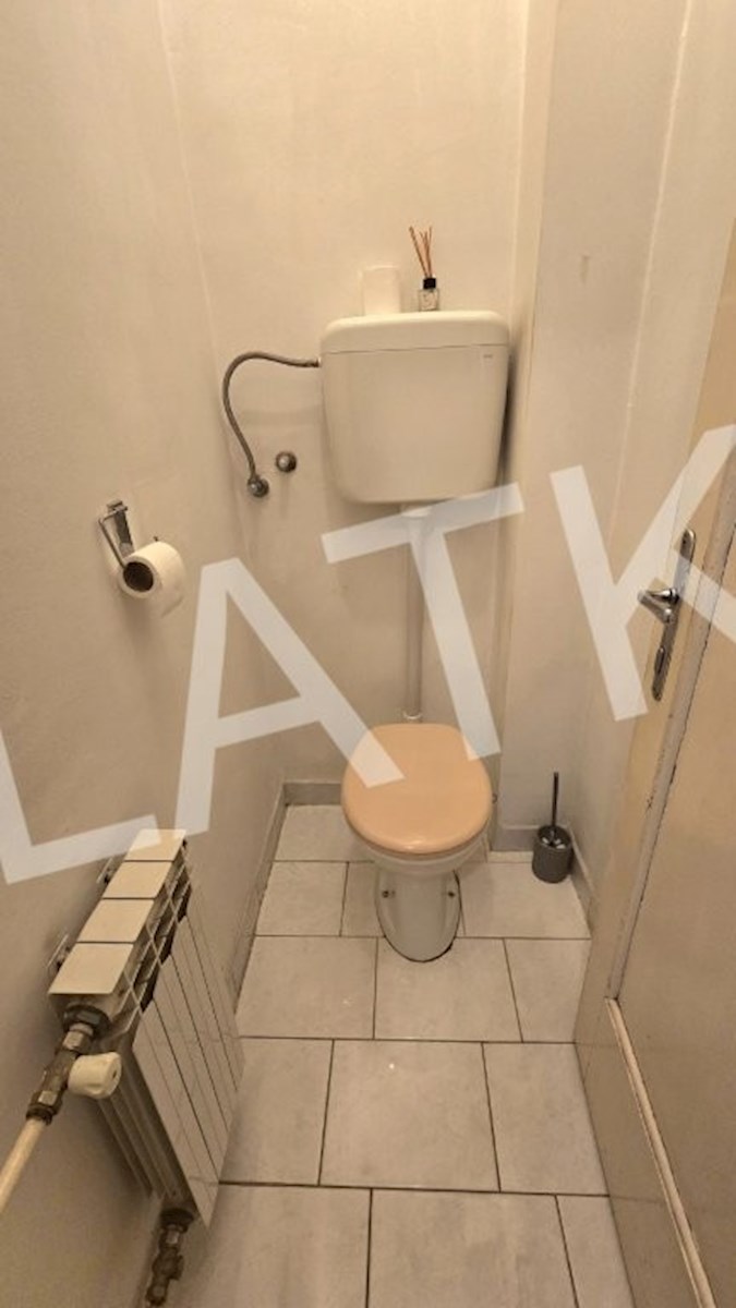 APPARTAMENTO CON 2 CAMERE AL 1° PIANO CON BALCONE E PARCHEGGIO A KNEŽIJA