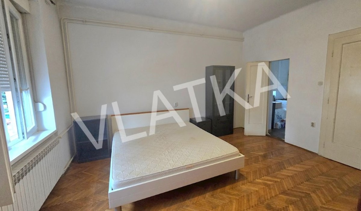 APPARTAMENTO CON 2 CAMERE AL 1° PIANO CON BALCONE E PARCHEGGIO A KNEŽIJA