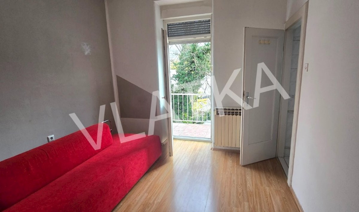 APPARTAMENTO CON 2 CAMERE AL 1° PIANO CON BALCONE E PARCHEGGIO A KNEŽIJA