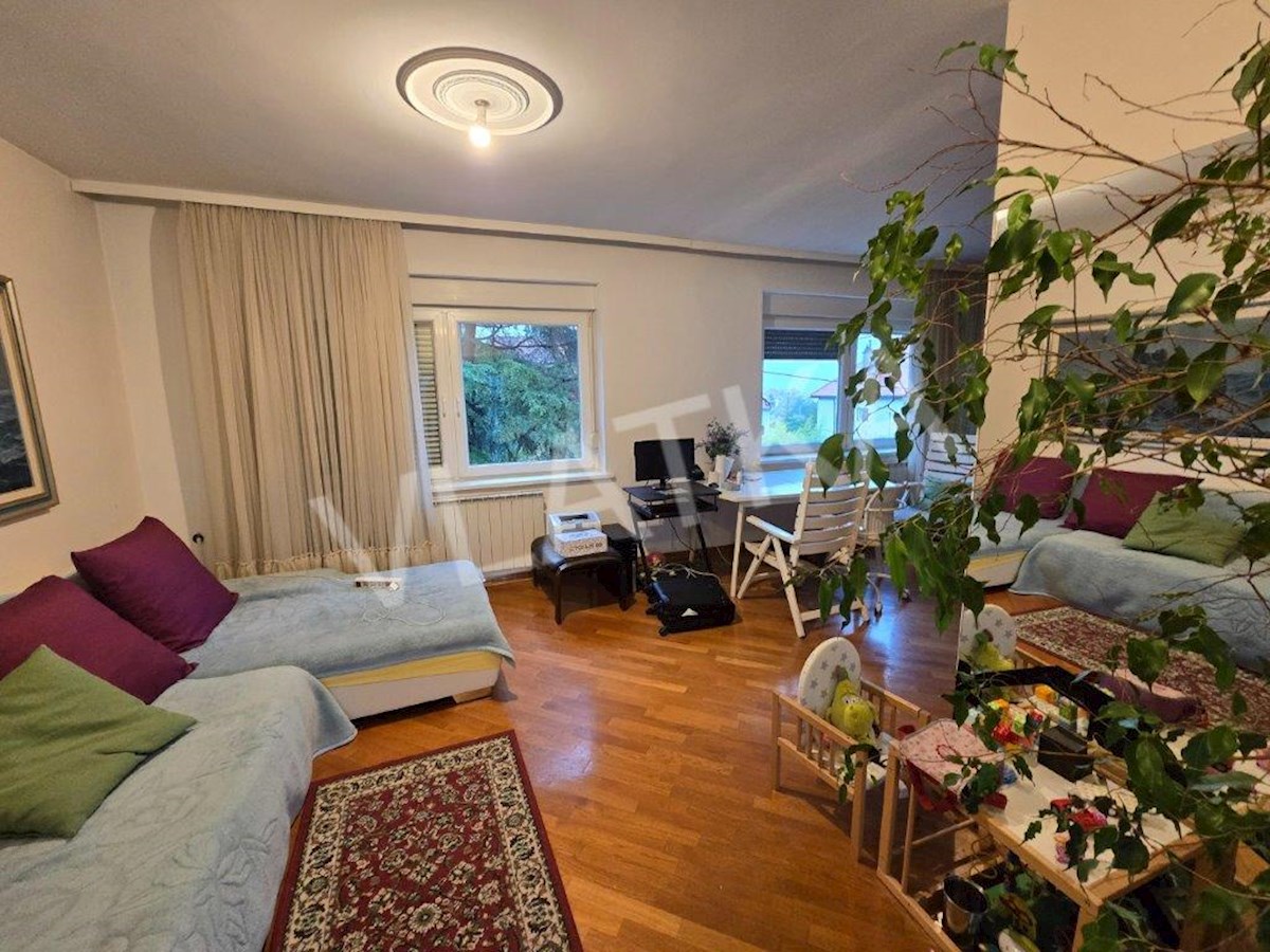 CASA UNIFAMILIARE CON GIARDINO E GARAGE A PANTOVČAK